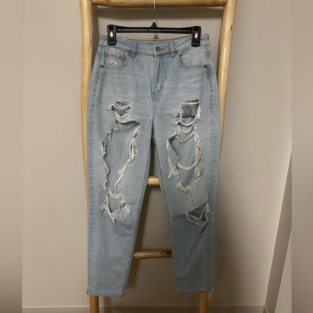 American Eagle Outfitters Light Blue Distressed Boyfriend Jeans